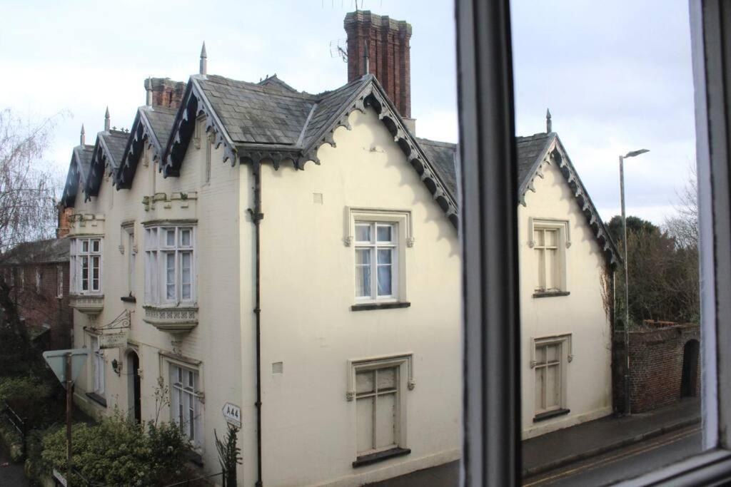 Medieval Roots And Harry Potter Townhouse - Hiking Near Ludlow 레민스터 외부 사진